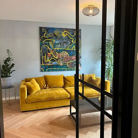 Spacious In Close To The City Center Apartment